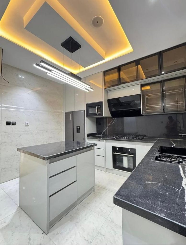 5BEDROOM-DETACHED-DUPLEX-WITH-BQ-4