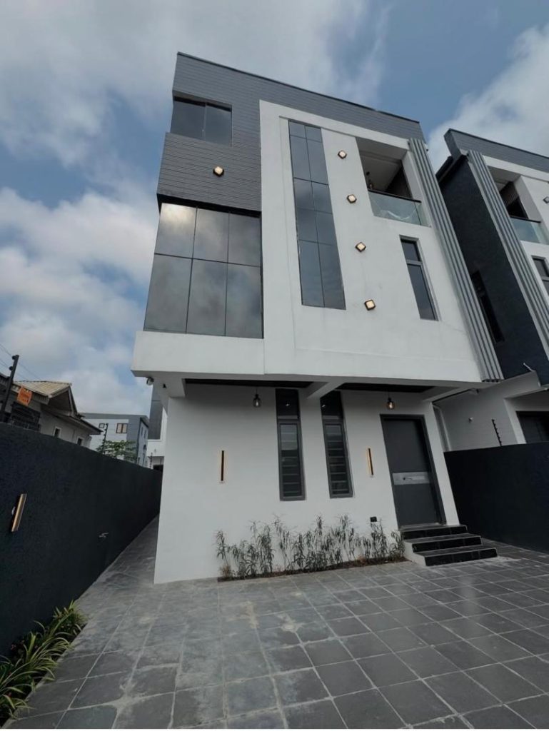 5BEDROOM-DETACHED-DUPLEX-WITH-BQ