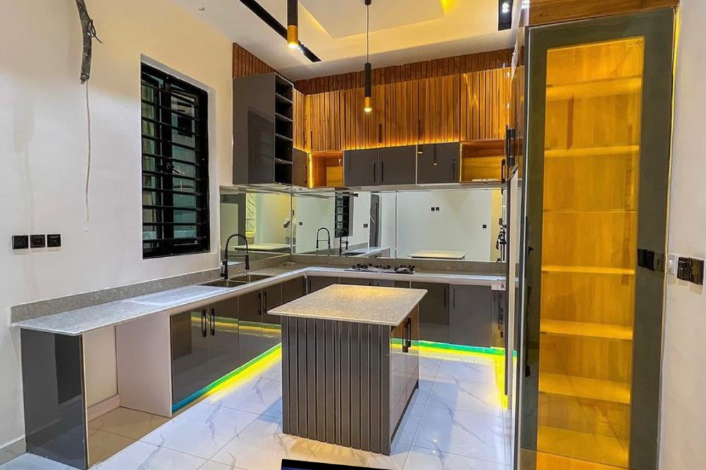 5 Bedroom Property for Sale in Ibeju Lekki 